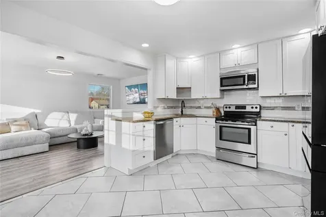 63 Orchard Street Manorville NY 11949