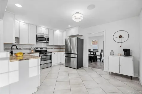 63 Orchard Street Manorville NY 11949