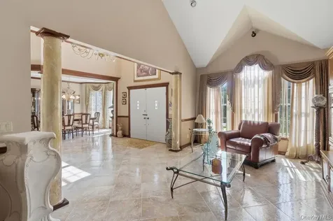 15 Boxwood Lane Farmingdale NY 11735
