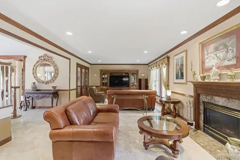 15 Boxwood Lane Farmingdale NY 11735