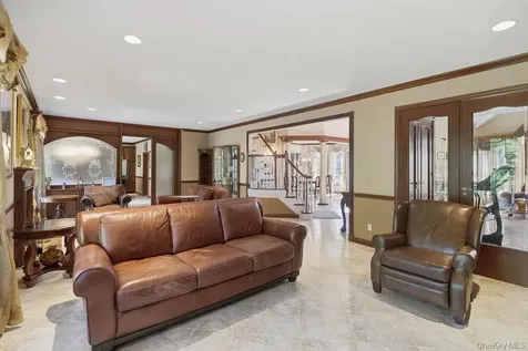 15 Boxwood Lane Farmingdale NY 11735