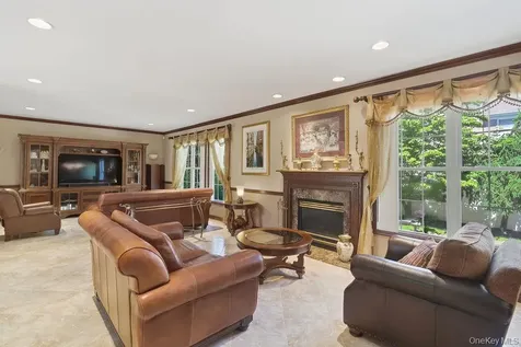 15 Boxwood Lane Farmingdale NY 11735