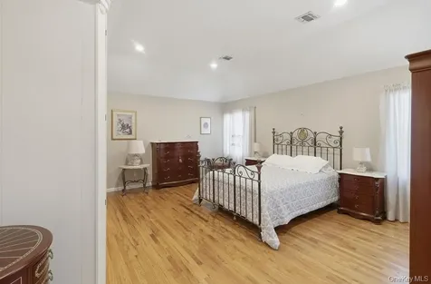 15 Boxwood Lane Farmingdale NY 11735