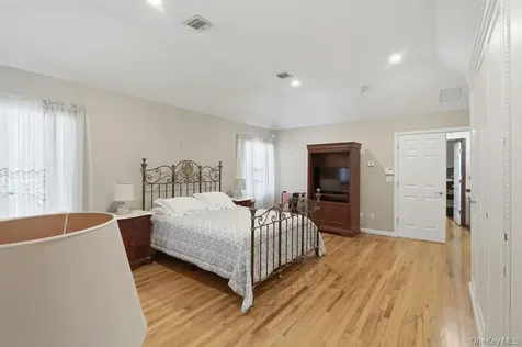 15 Boxwood Lane Farmingdale NY 11735