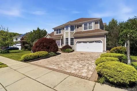 15 Boxwood Lane Farmingdale NY 11735
