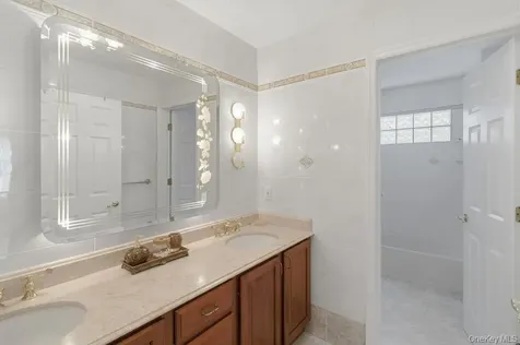 15 Boxwood Lane Farmingdale NY 11735