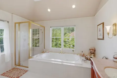 15 Boxwood Lane Farmingdale NY 11735