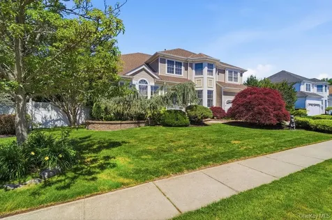 15 Boxwood Lane Farmingdale NY 11735