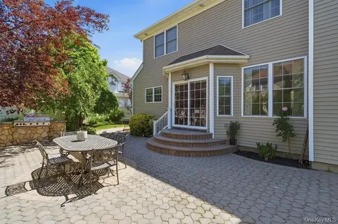 15 Boxwood Lane Farmingdale NY 11735