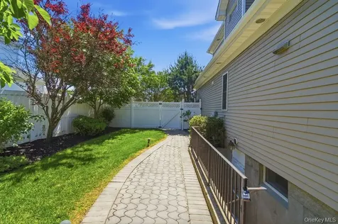 15 Boxwood Lane Farmingdale NY 11735