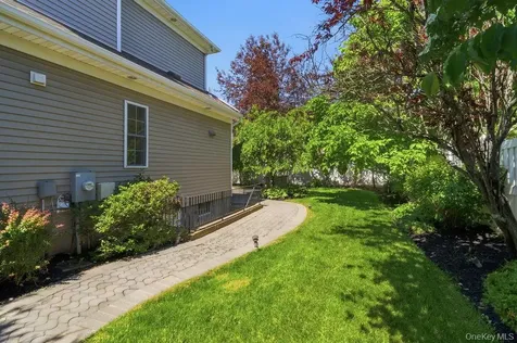 15 Boxwood Lane Farmingdale NY 11735