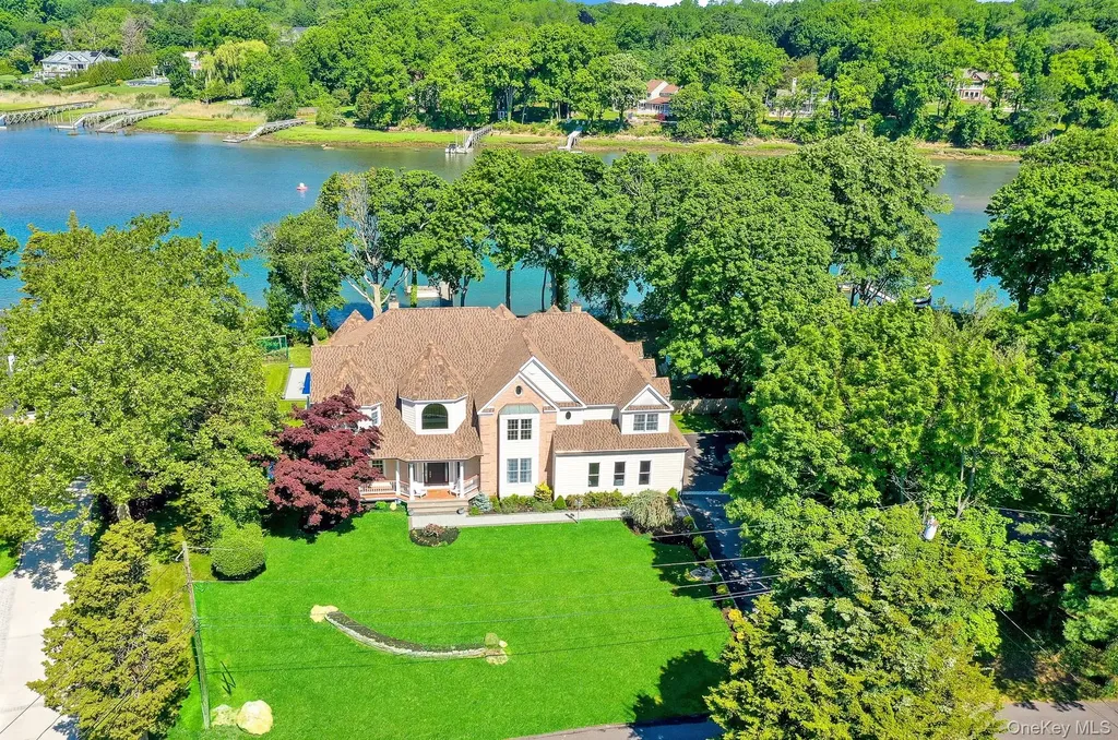 18 Cedar Lane Setauket NY 11733