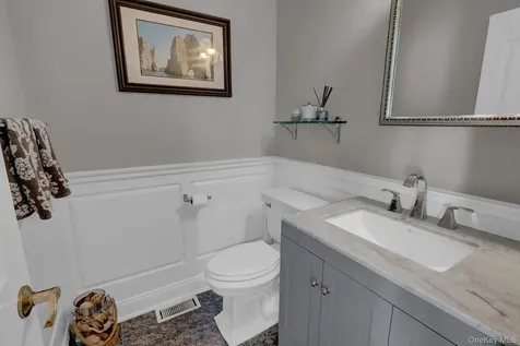 18 Cedar Lane Setauket NY 11733