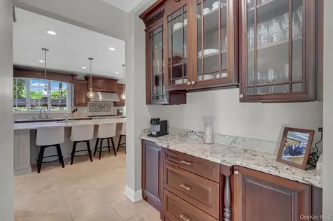 18 Cedar Lane Setauket NY 11733