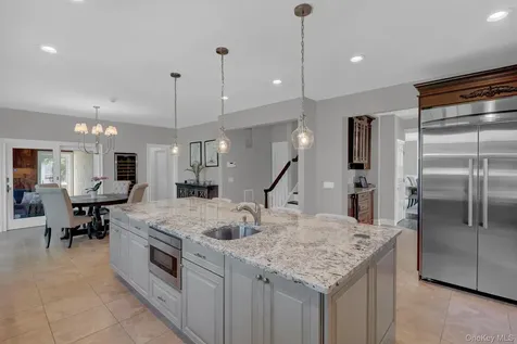 18 Cedar Lane Setauket NY 11733