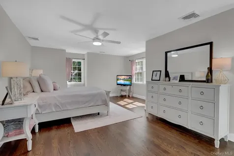18 Cedar Lane Setauket NY 11733