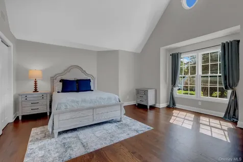 18 Cedar Lane Setauket NY 11733