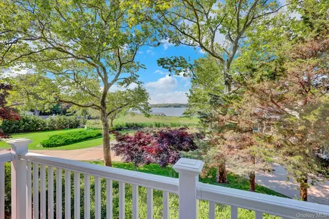18 Cedar Lane Setauket NY 11733