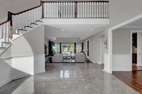 18 Cedar Lane Setauket NY 11733