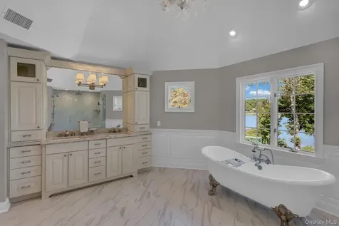 18 Cedar Lane Setauket NY 11733