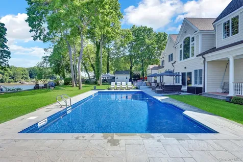 18 Cedar Lane Setauket NY 11733