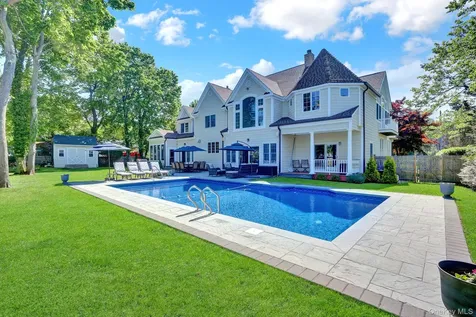 18 Cedar Lane Setauket NY 11733
