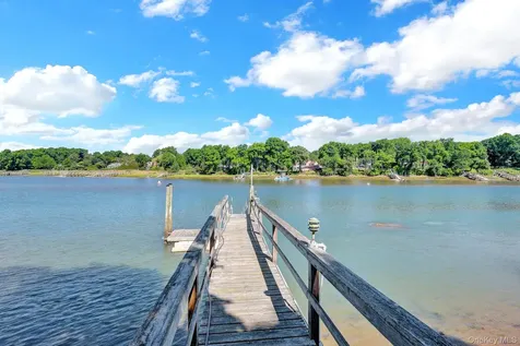 18 Cedar Lane Setauket NY 11733