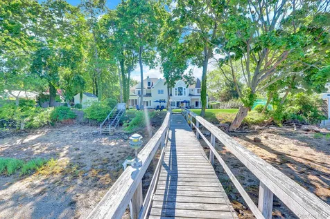18 Cedar Lane Setauket NY 11733