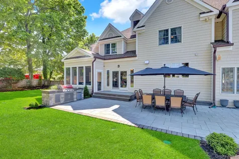 18 Cedar Lane Setauket NY 11733
