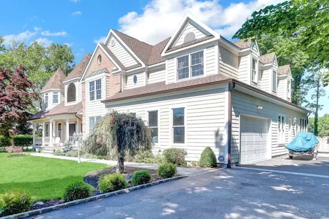 18 Cedar Lane Setauket NY 11733