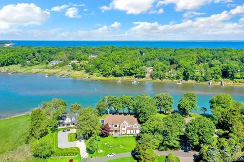 18 Cedar Lane Setauket NY 11733