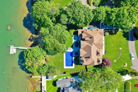 18 Cedar Lane Setauket NY 11733
