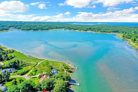 18 Cedar Lane Setauket NY 11733