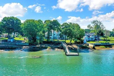 18 Cedar Lane Setauket NY 11733
