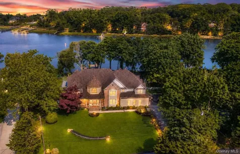 18 Cedar Lane Setauket NY 11733