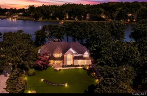 18 Cedar Lane Setauket NY 11733