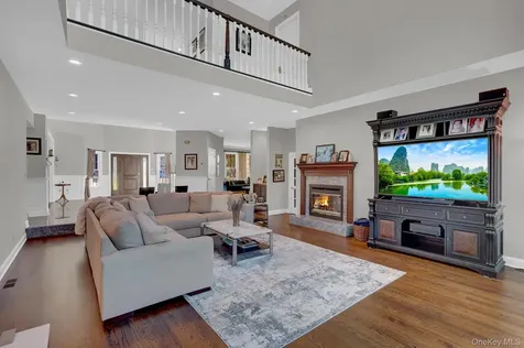 18 Cedar Lane Setauket NY 11733