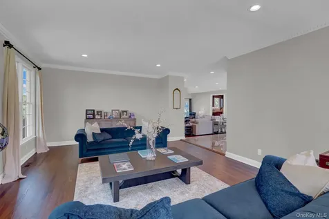 18 Cedar Lane Setauket NY 11733