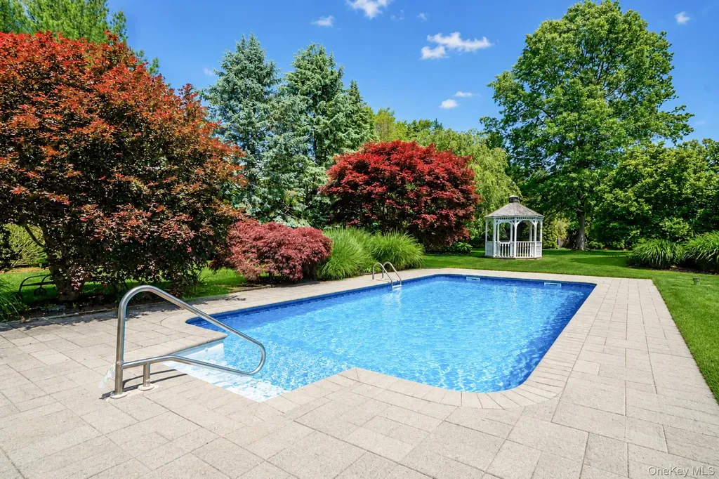 100 Donna Drive Baiting Hollow NY 11933