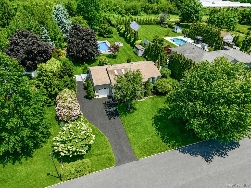 100 Donna Drive Baiting Hollow NY 11933