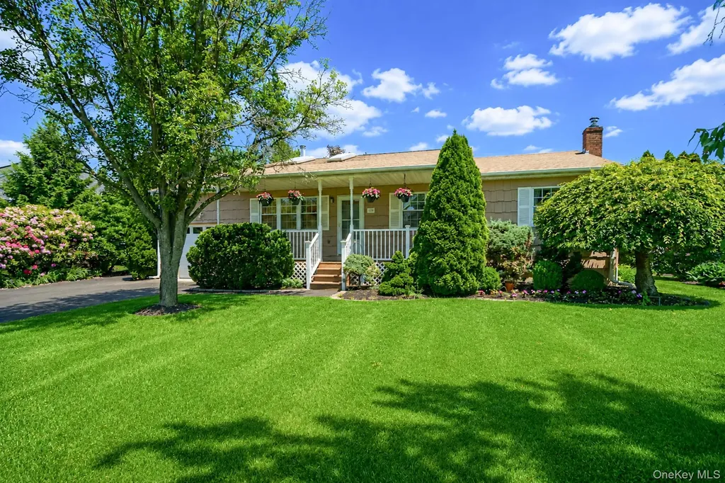 100 Donna Drive Baiting Hollow NY 11933