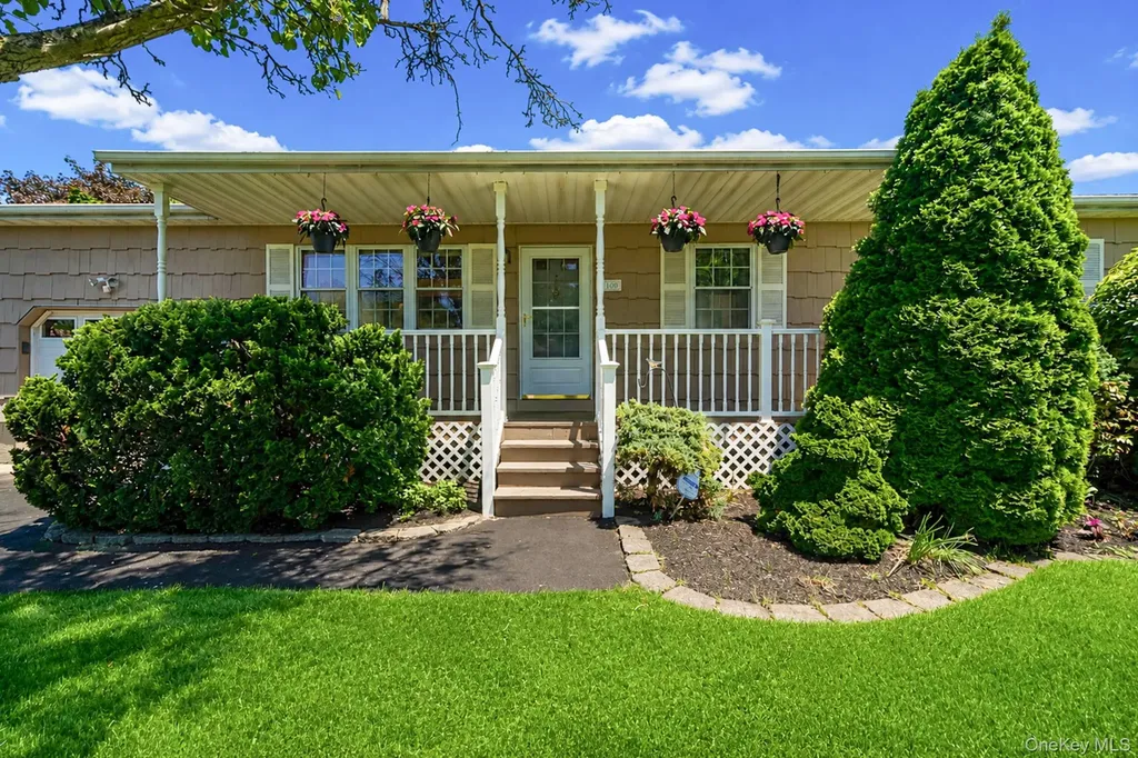 100 Donna Drive Baiting Hollow NY 11933