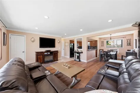20 Elm Street Massapequa NY 11758
