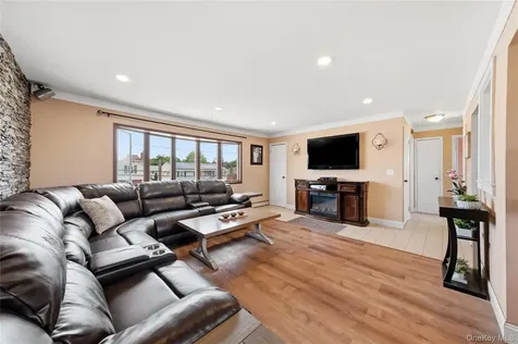 20 Elm Street Massapequa NY 11758