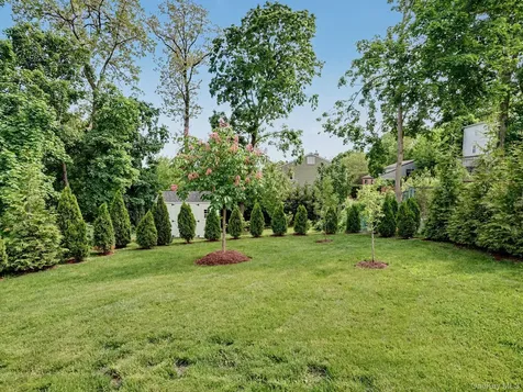 17 Gedney Way White Plains NY 10605