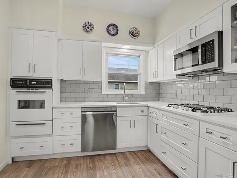17 Gedney Way White Plains NY 10605
