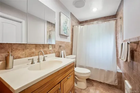 27 Silleck Boulevard Putnam Valley NY 10579