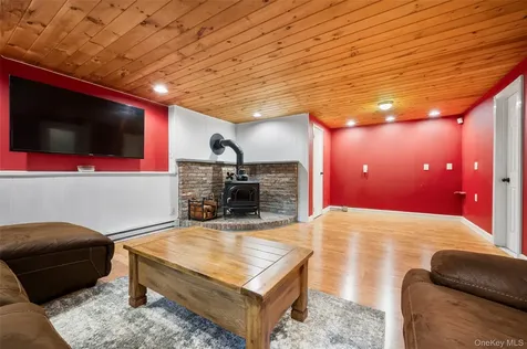 27 Silleck Boulevard Putnam Valley NY 10579