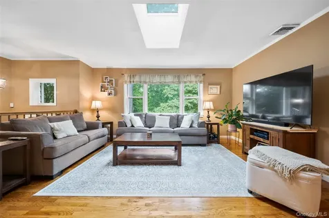27 Silleck Boulevard Putnam Valley NY 10579