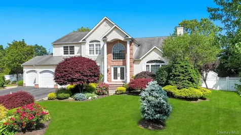 25 Yellow Top Lane Smithtown NY 11787